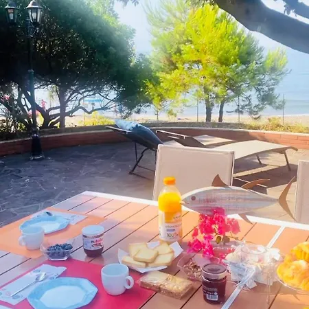 Greg Stupenda Casa Sulla Con Accesso Diretto Al Mare テッラチーナ
